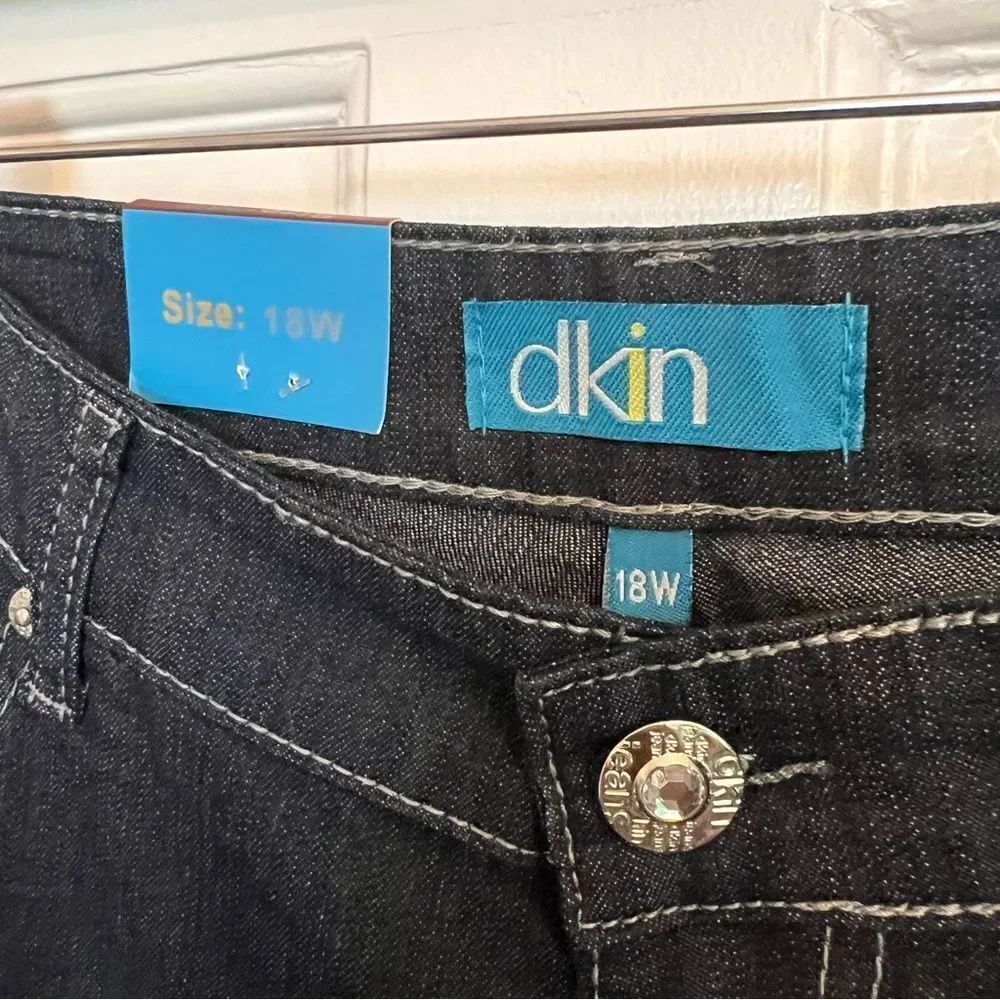 DKNY Dark Blue Capri Pants - Picture 3 of 5